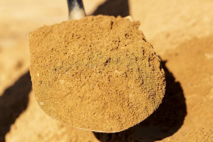 Штукатурка на песке из карьера будет значительно плотнее и тяжелее раствора на речном материале