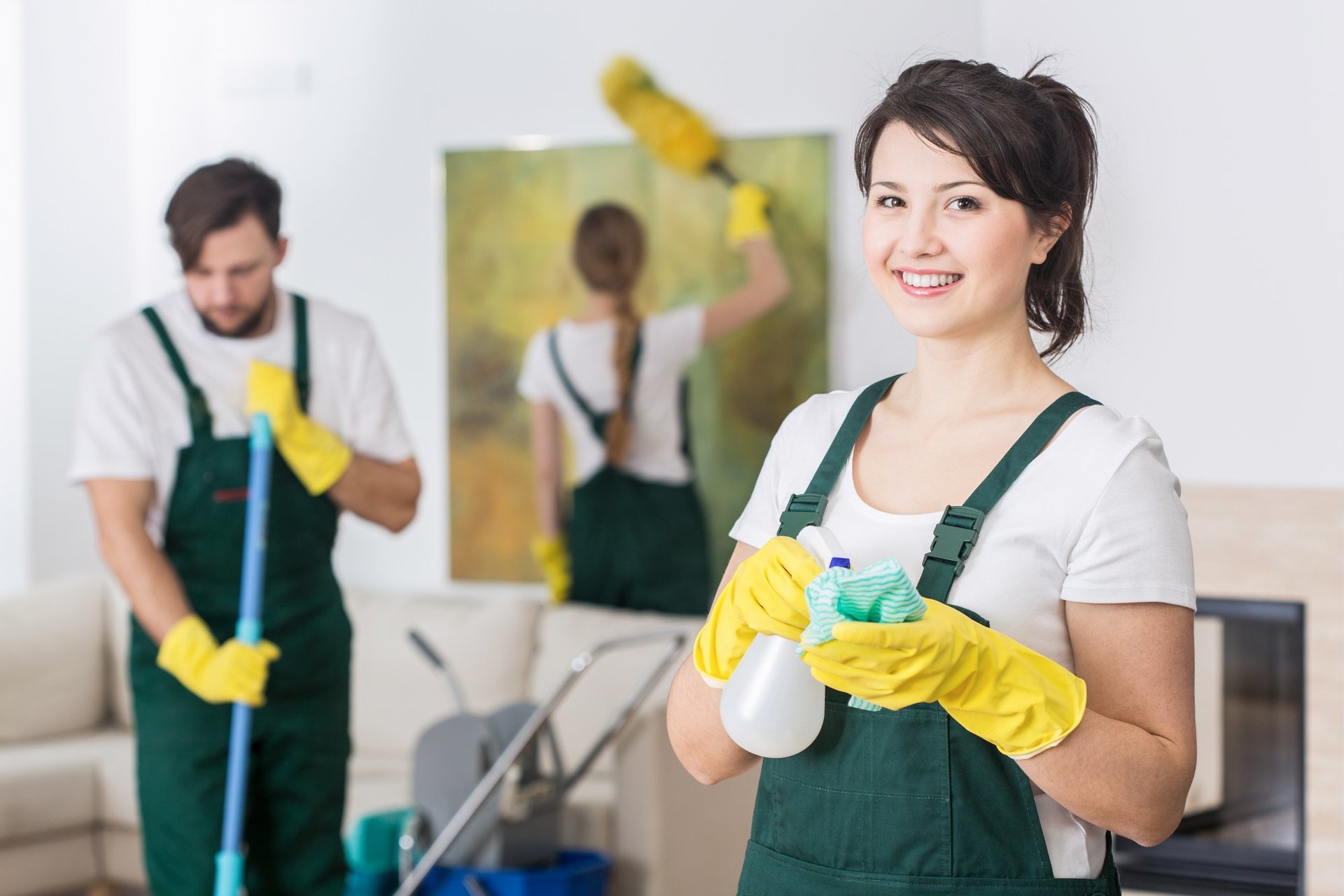 На что стоит обратить внимание при поиске услуг по уборке после ремонта квартиры, как найти надежного уборщика