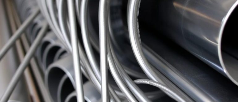 Металлопрокат в деле: как выбрать трубу стальную, гладкую арматуру и швеллер гнутый