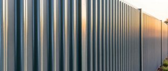 Заборы из профнастила ST 15: понятный гид для тех, кто выбирает прочный и недорогой забор