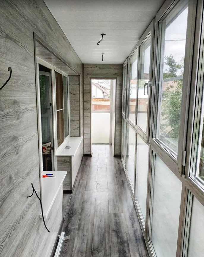 Остекление балкона: как превратить узкую лоджию в любимое место дома