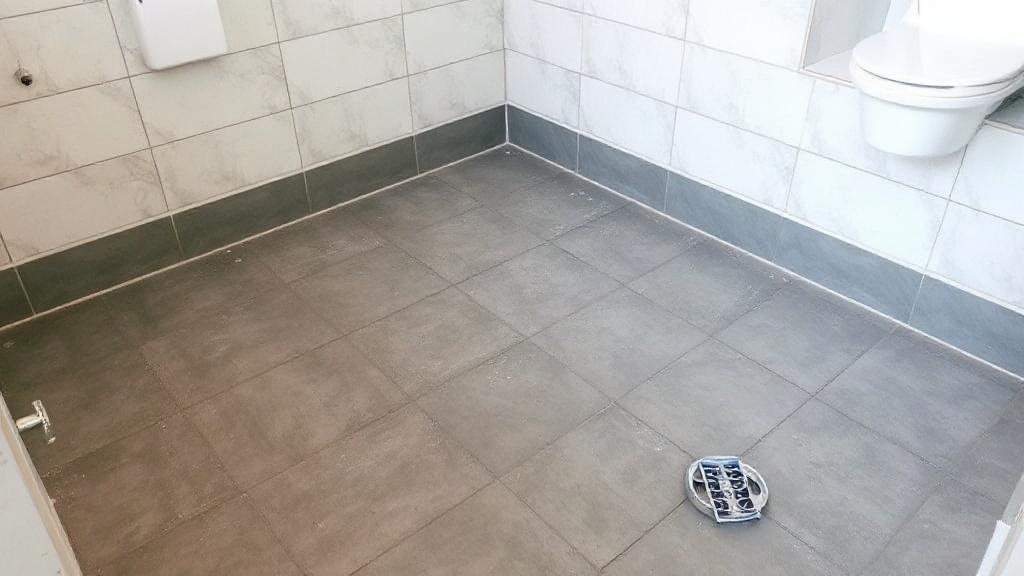 Floor waterproofing and installation of a shower cabin.фото