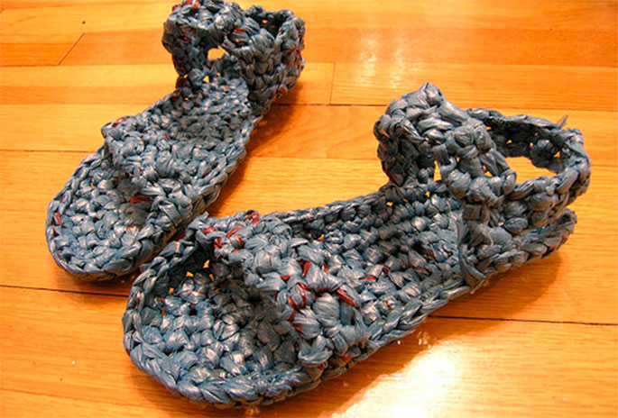 плетения из газетных трубочек - сандали